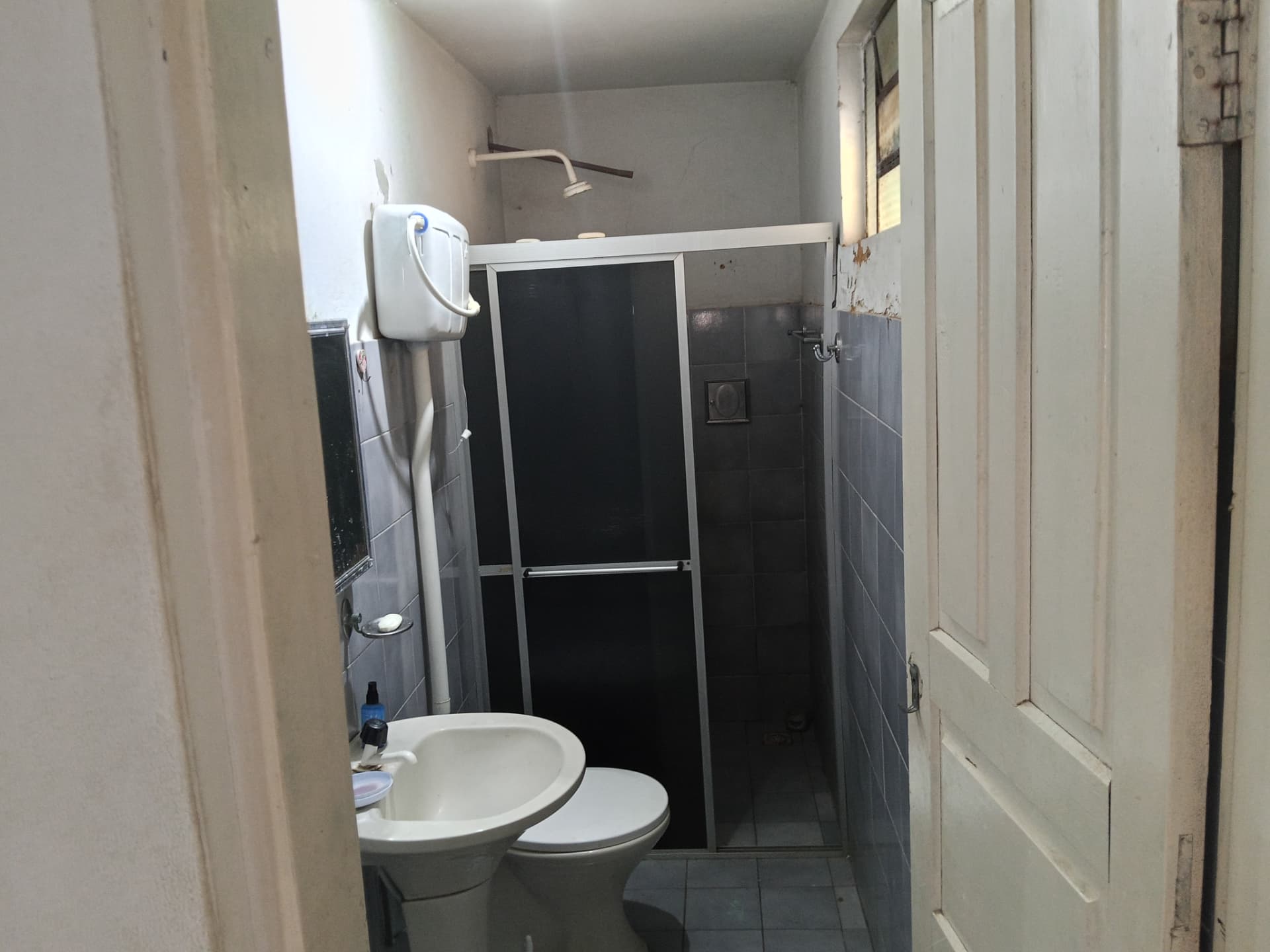 Banheiro privativo com box